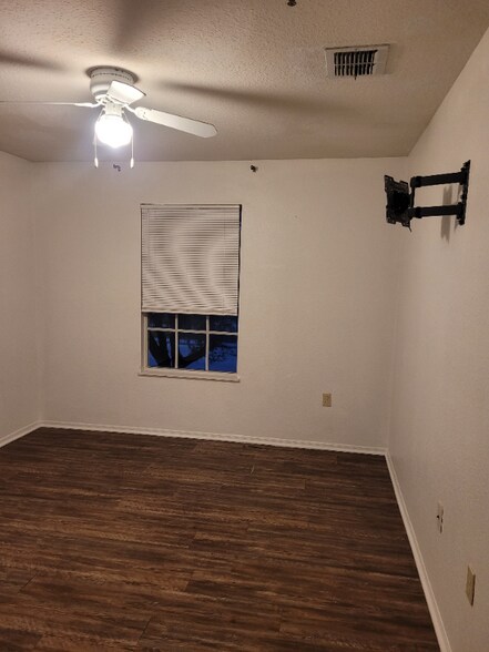 Building Photo - 1603 Columbus Arms Cir