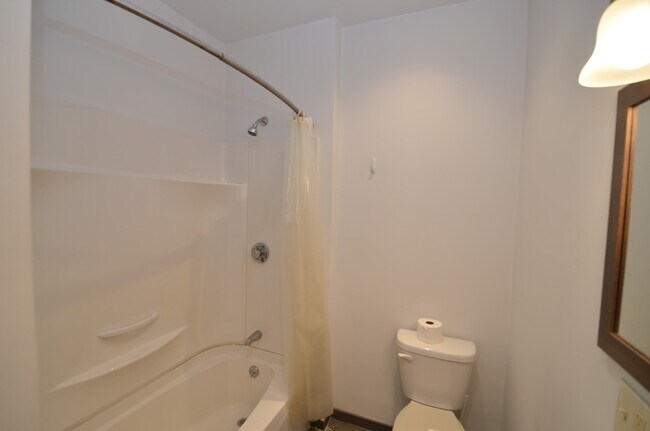 Building Photo - 51-2 North Ave