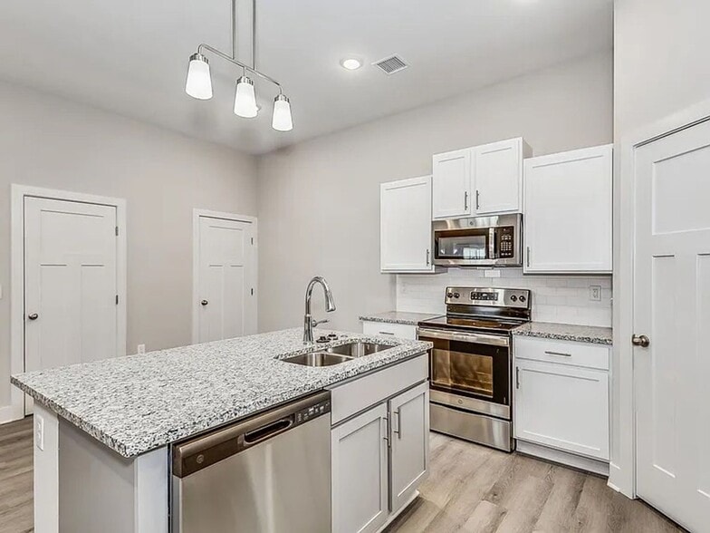 Building Photo - 3612 W 45th St S