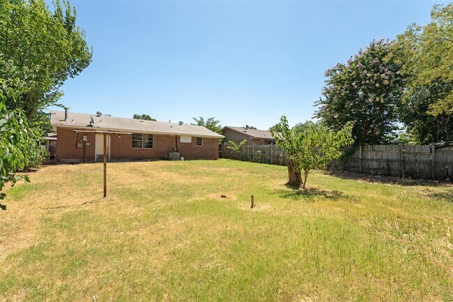 Building Photo - 5221 Foster Dr