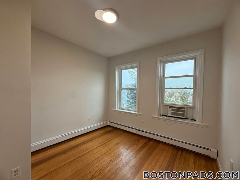 Building Photo - 6 Litchfield St