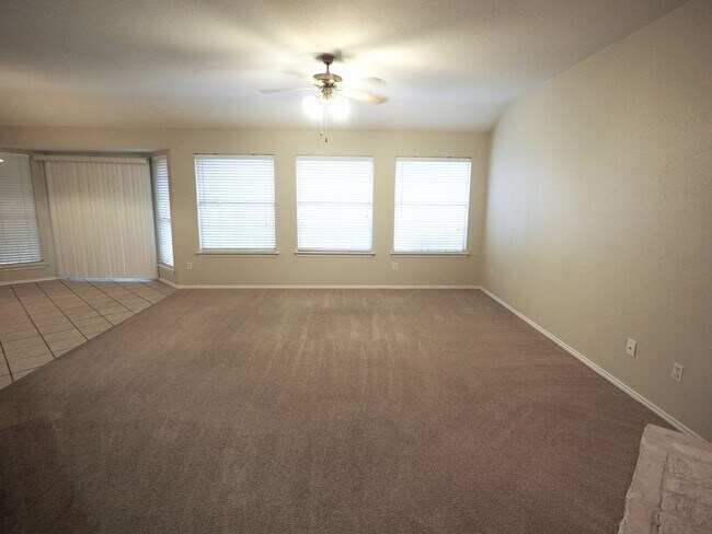 Building Photo - Amazing Pflugerville Home!