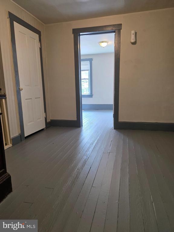 Building Photo - 208 W Railroad St