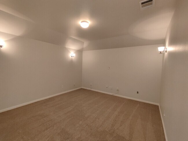 Building Photo - Gorgeous two story house (4BD/3BA) with a ...