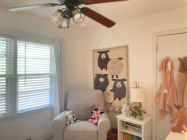 Building Photo - Crestview Home walking distance to Normaltown