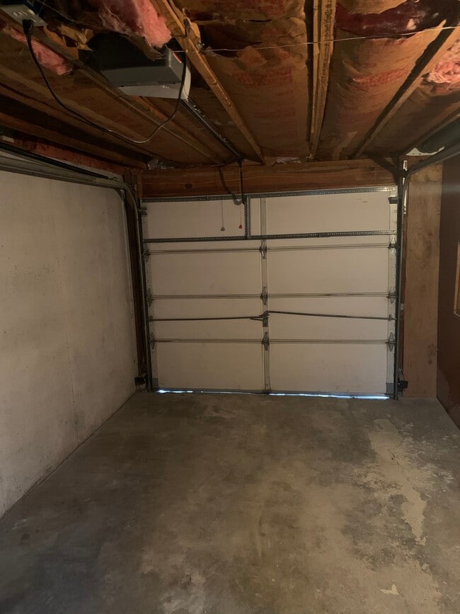 Building Photo - 9715 Donnelly Ave