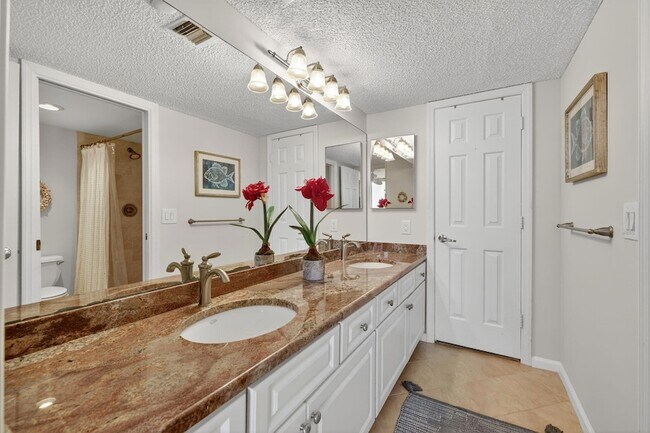 Building Photo - 5055 N Hwy A1A