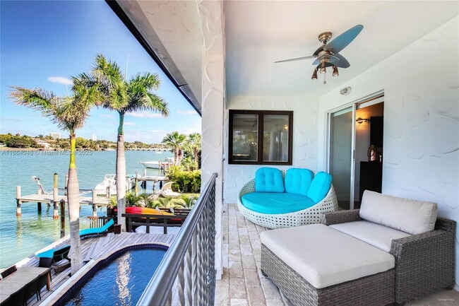 Building Photo - 257 N Coconut Ln