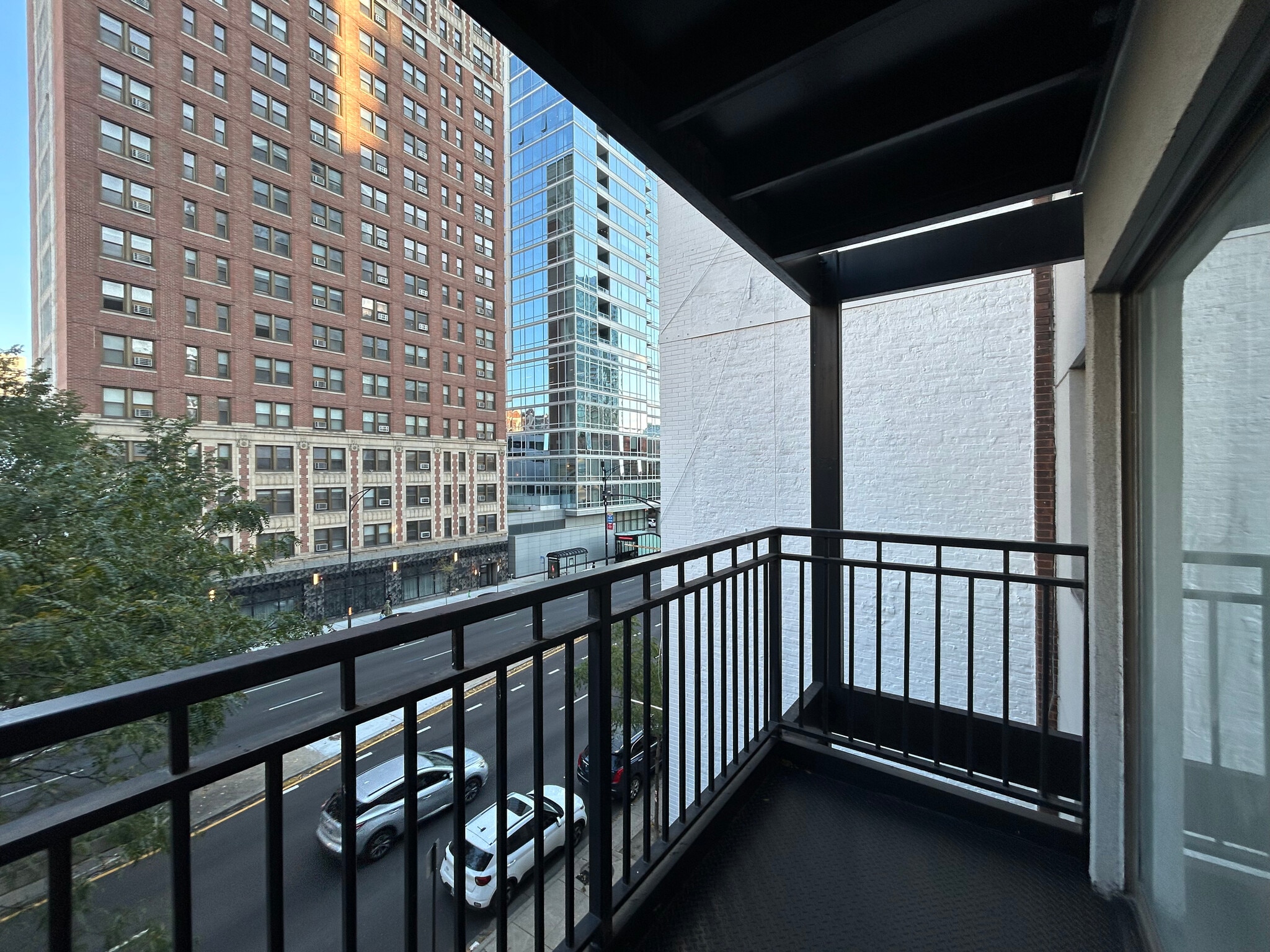 Building Photo - 1214 N La Salle Dr