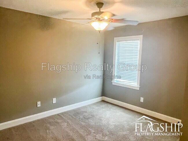 Building Photo - 2015 Leighton Dr