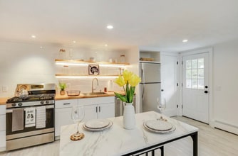 Building Photo - 253 Main St