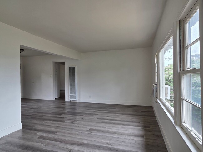 Building Photo - Move-In Ready 2-Bedroom Escondido Charmer!