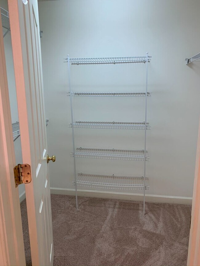 Building Photo - 205 Clusters Cir