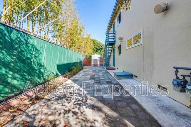 Building Photo - 2709 Alma St