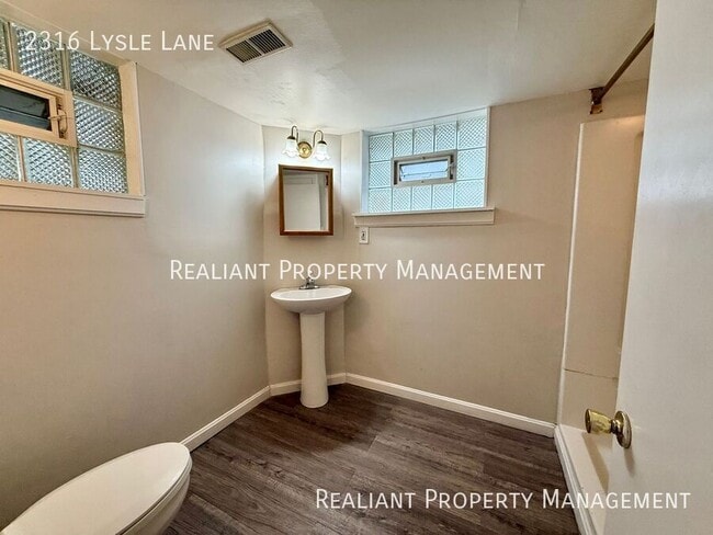 Building Photo - 2316 Lysle Ln