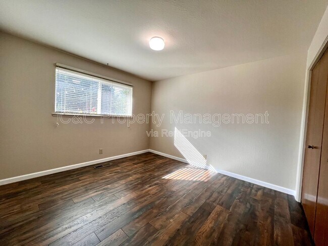 Building Photo - 1221 La Canada Way