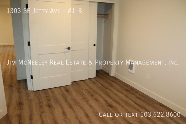 Building Photo - Lower level 2 bed/ 1 bath with 1 Assigned ...