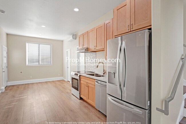 Building Photo - 9597 SE Crystal View Dr