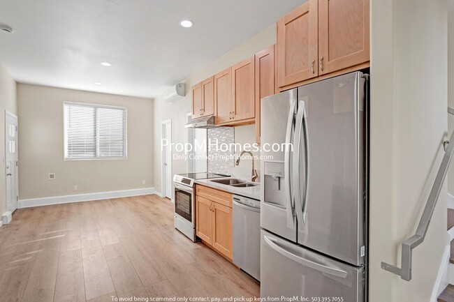 Building Photo - Brand New Two Bedroom Charmer in Lents!