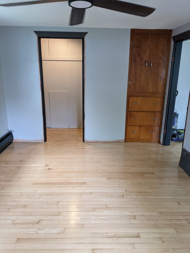 Bedroom 1 with walk in closet - 1538 Barlow St