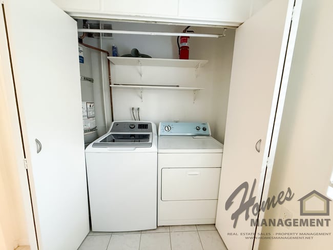 Building Photo - Homes Management - 3 bed, 2 bath home off Oak Hill