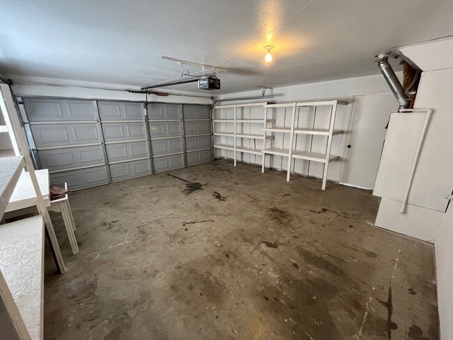 Building Photo - NE Visalia home coming soon