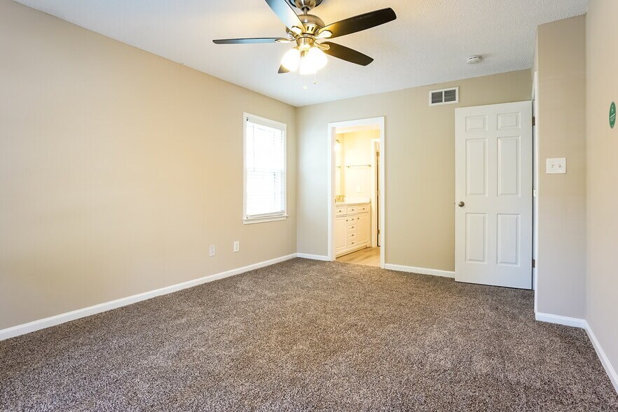 Building Photo - 2805 Fernhurst Ct