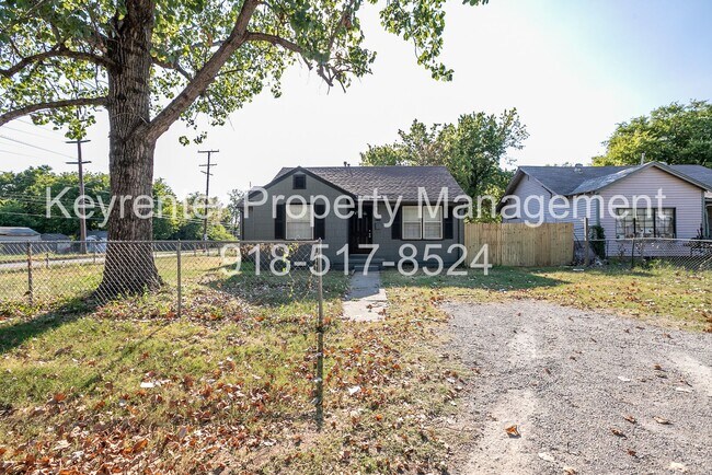 Building Photo - 1502 N Columbia Ave