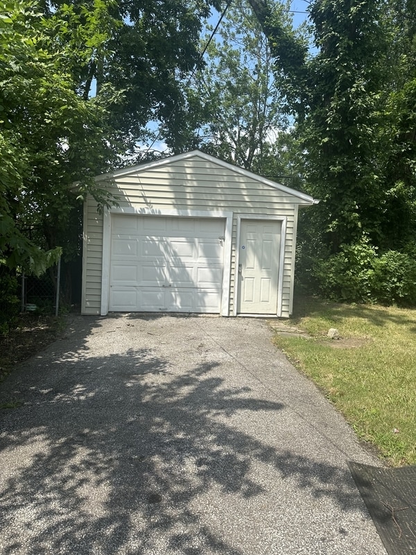 Building Photo - 13401 S Parkway Dr