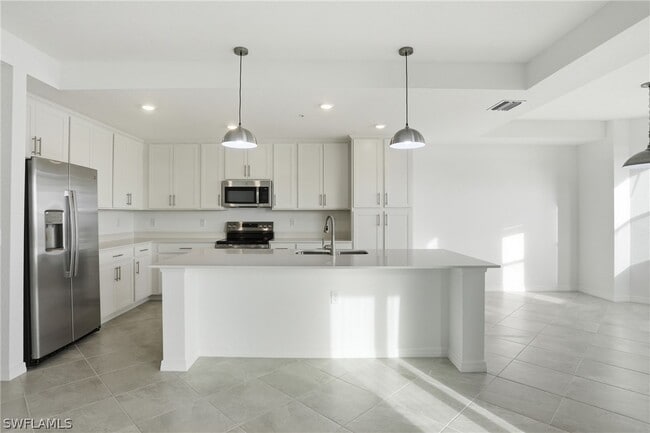 Building Photo - 15375 Grn Acrs Ave