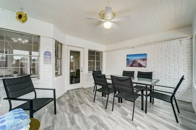 Building Photo - 8851 Alcott Dr