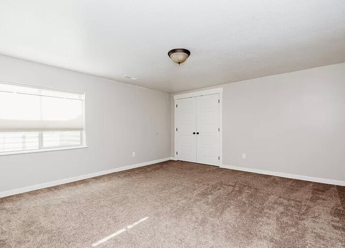 Building Photo - 110 650 N