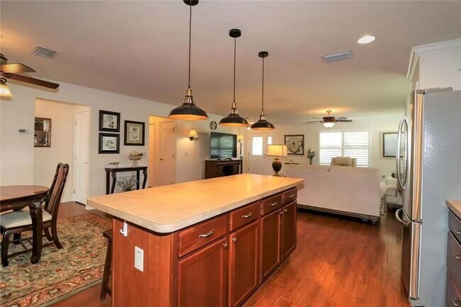 Building Photo - M2393 Carriage Hill Way (VC/M5)