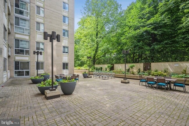 Building Photo - 4601 N Park Ave