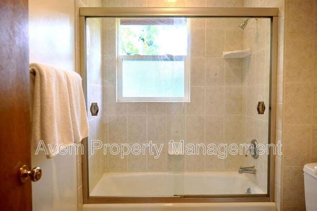 Building Photo - 11770-11780 SW Bowmont Ln