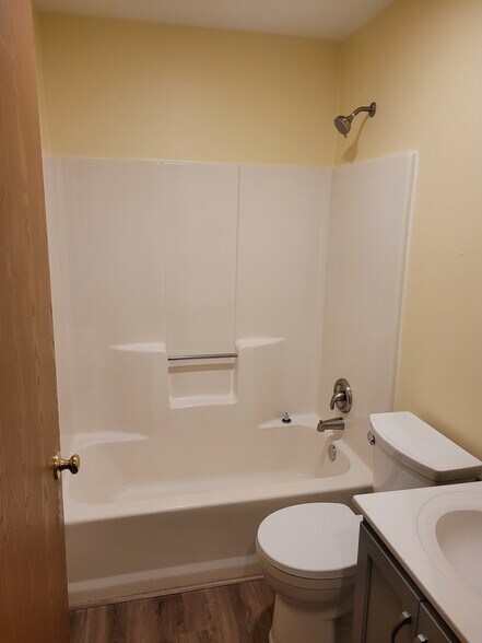 2nd Floor Bathroom - 890 Postiy St NW