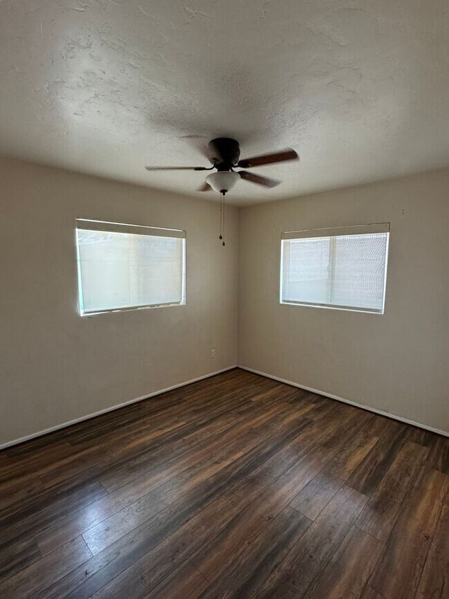 Building Photo - Prime Central Tucson Living: 3BD/2BA with Large Backyard – Mins to U of A & Banner