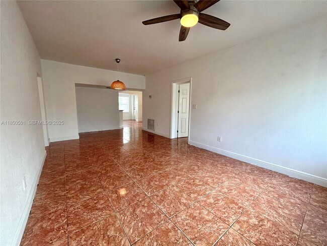 Building Photo - 110 NE 56th St