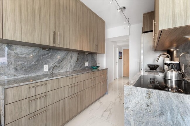 Building Photo - 1255 Collins Ave