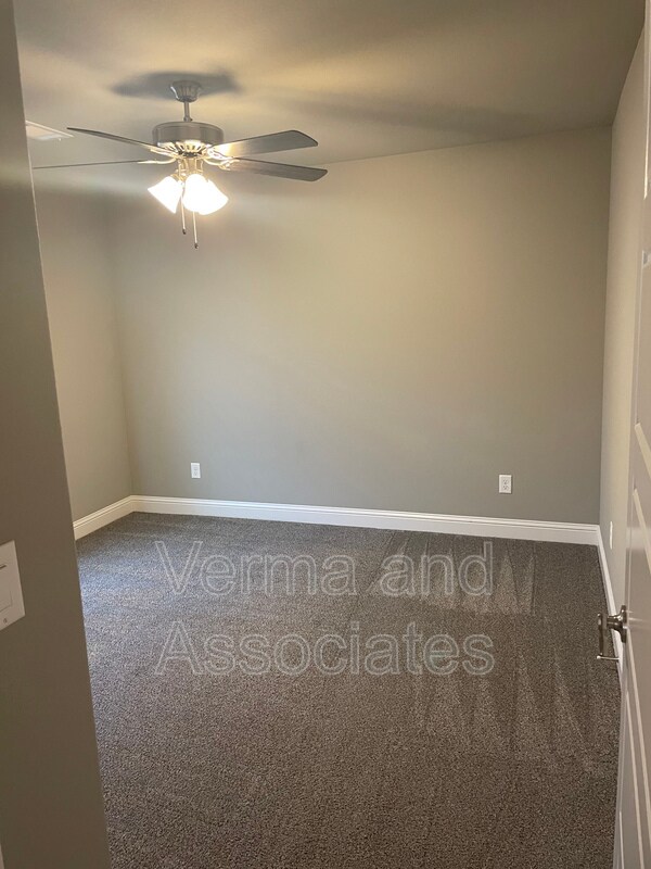 Building Photo - 1800 Sunrise Cir