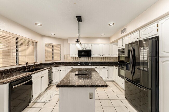 Building Photo - 11238 N 128th Pl