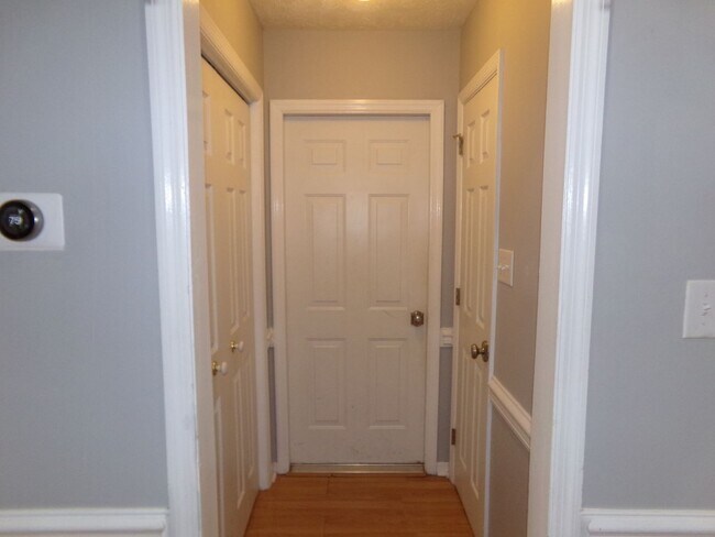 Building Photo - 711 Barney Fones Dr