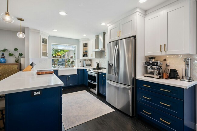 Building Photo - 2115 Farrell Ave