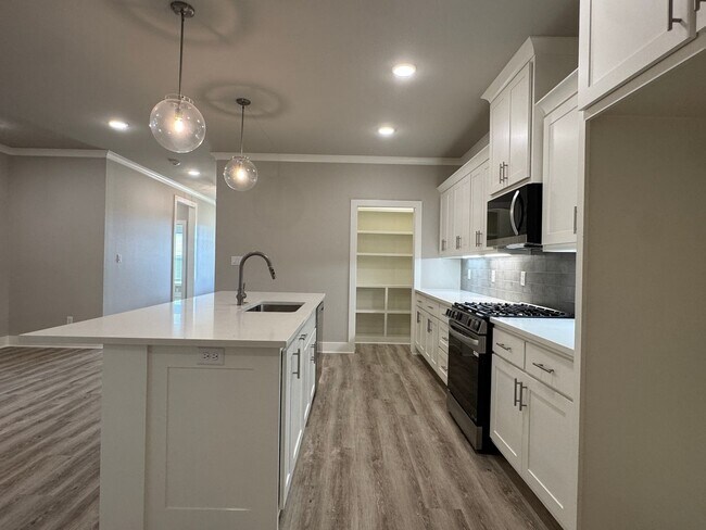 Building Photo - 7110 Alexander Dr