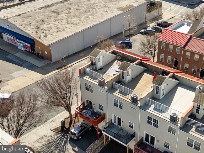 Building Photo - 2724 Harris Ln