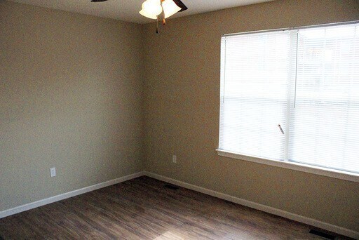 Building Photo - 1405 Bass Ave
