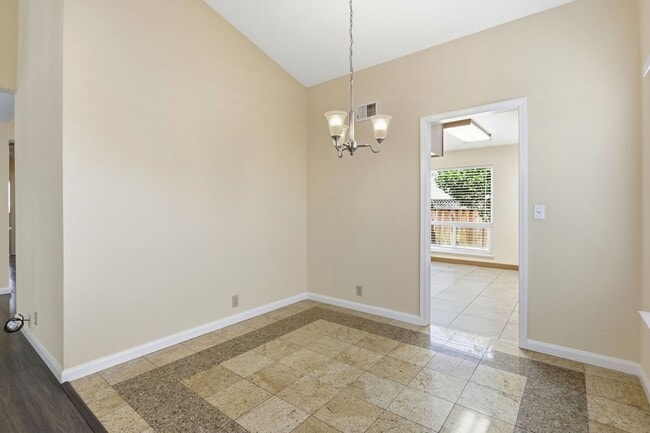 Building Photo - 663 Albion Dr