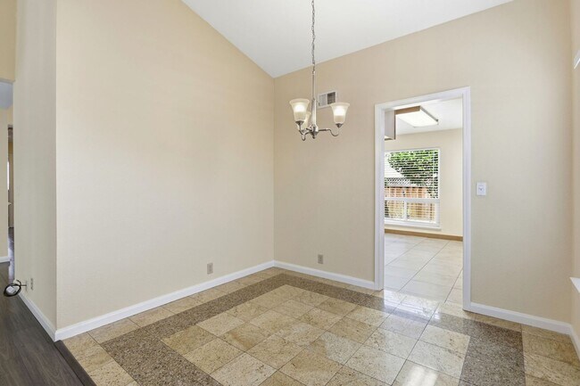 Building Photo - Wow! What a Great Home! Available Now!