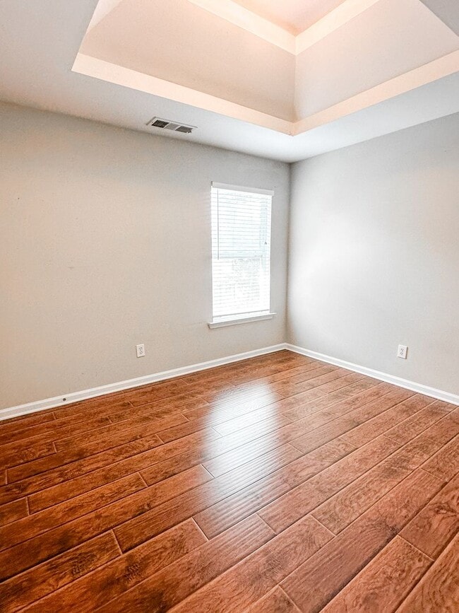 Building Photo - 3/2.5 Townhome in great Oakwood location