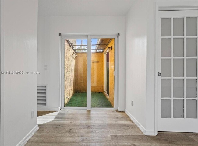 Building Photo - 11041 SW 11th Ct